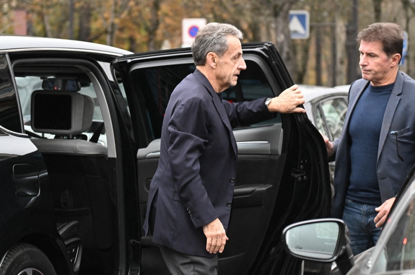 Ν.Σαρκοζί: Άντεξε 20 «εφιαλτικές» ημέρες στην φυλακή και την επομένη σε γεύμα σε πολυτελές εστιατόριο του Παρισιού