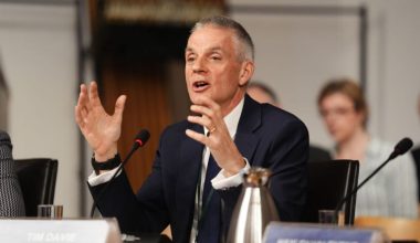 Αναστάτωση στο BBC: Παραιτήθηκε ο γενικός διευθυντής μετά τις κατηγορίες Ν.Τραμπ για μεροληψία