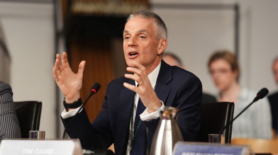 Αναστάτωση στο BBC: Παραιτήθηκε ο γενικός διευθυντής μετά τις κατηγορίες Ν.Τραμπ για μεροληψία