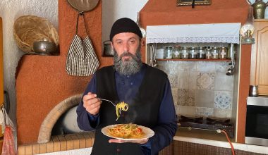 Προφυλακιστέος ο 49χρονος ρασοφόρος: Οι λέξεις «κωδικοί» για τα ναρκωτικά & οι επαφές με τους άλλους εμπλεκόμενους