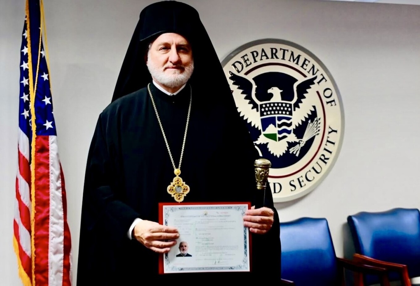 Ο Αρχιεπίσκοπος Ελπιδοφόρος έλαβε κι επίσημα την αμερικανική υπηκοότητα (φωτο)