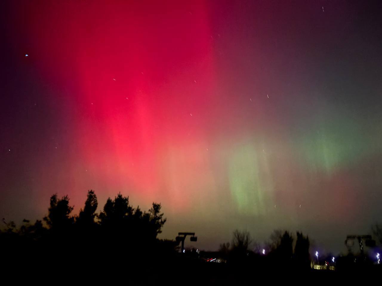 Εντυπωσιακές εικόνες από το βόρειο σέλας στις ΗΠΑ: Προειδοποίηση για γεωμαγνητική καταιγίδα G4 (φώτο-βίντεο)