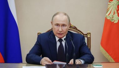 Β.Πούτιν: «Η χρήση της Ουκρανίας ως εργαλείο για να πολεμήσουν τη Ρωσία είναι μια βολική στρατηγική»