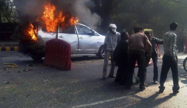 «Τρομοκρατική ενέργεια» χαρακτήρισε η Ινδία την έκρηξη αυτοκινήτου με δέκα νεκρούς στο Δελχί
