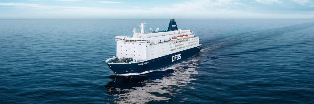 Σάλος σε πλοίο που ταξίδευε προς Βρετανία: Έβαλαν κατά λάθος σε τηλεόραση στο σαλόνι ταινία ερωτικού περιεχομένου!