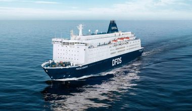 Σάλος σε πλοίο που ταξίδευε προς Βρετανία: Έβαλαν κατά λάθος σε τηλεόραση στο σαλόνι ταινία ερωτικού περιεχομένου!