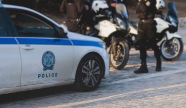 «Τον απειλούσαν για 250 ευρώ» – Τι καταγγέλλει ο πατέρας του 15χρονου που δέχτηκε επίθεση στον Άλιμο