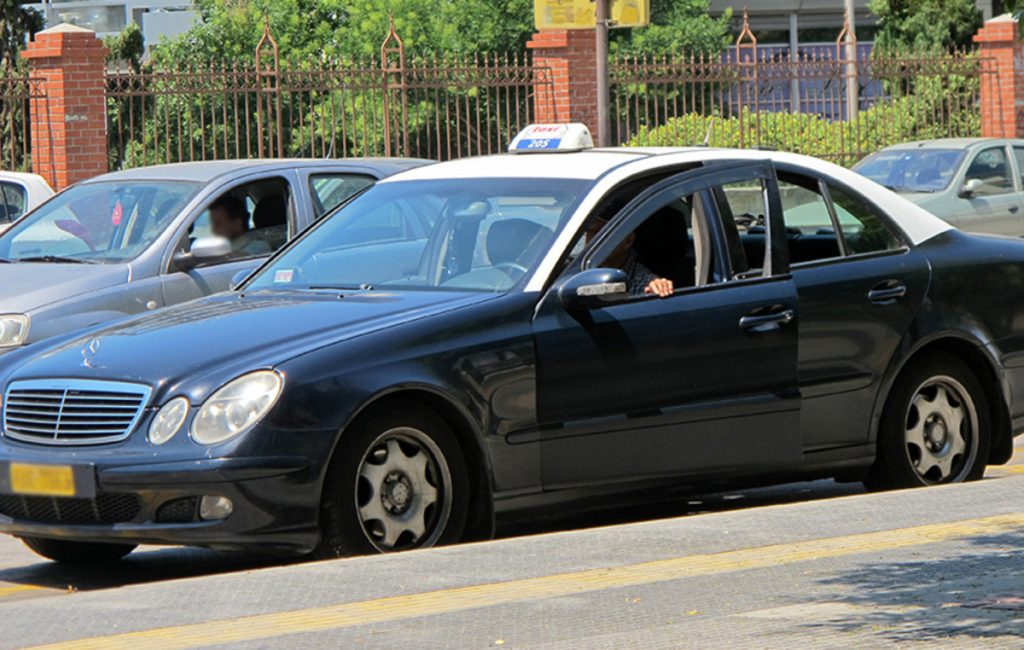 Θεσσαλονίκη: Συνελήφθη 17χρονη που επιτέθηκε σε οδηγό ταξί για να τον ληστέψει