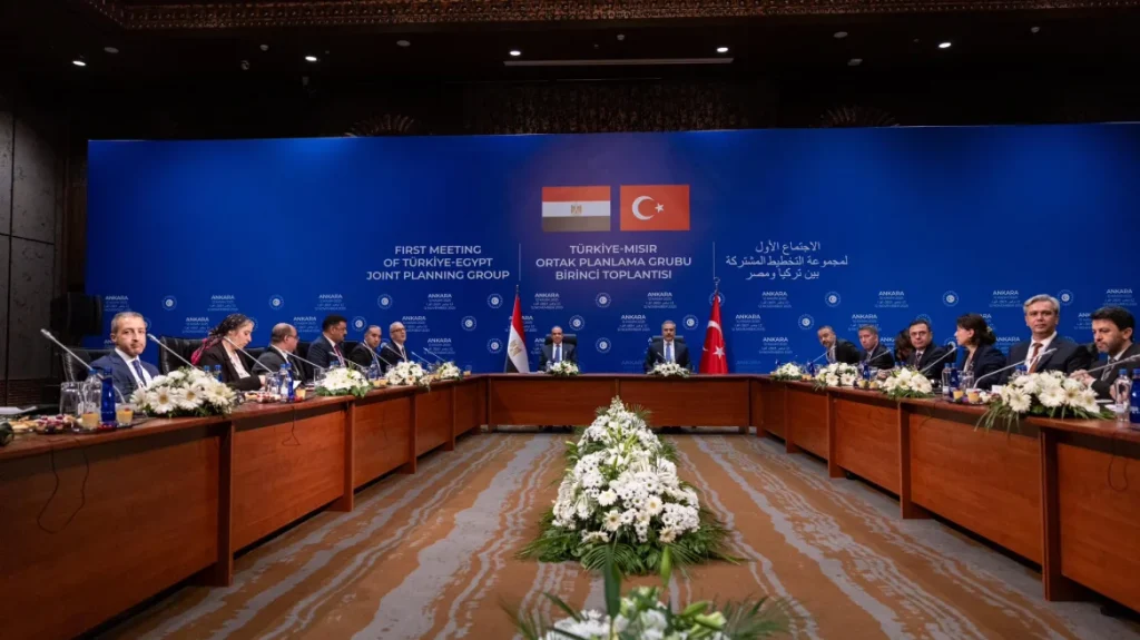 Στην Τουρκία ο Αιγύπτιος ΥΠΕΞ – Χ.Φιντάν: «Συνεργασία για ενέργεια και υδρογονάνθρακες»