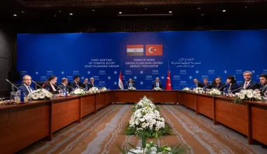 Στην Τουρκία ο Αιγύπτιος ΥΠΕΞ – Χ.Φιντάν: «Συνεργασία για ενέργεια και υδρογονάνθρακες»