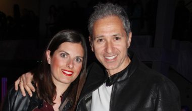 Η σύζυγος του Δημήτρη Κόκοτα διαψεύδει τα δημοσιεύματα περί εξιτηρίου: «Δυστυχώς, βρισκόμαστε αρκετά μακριά»