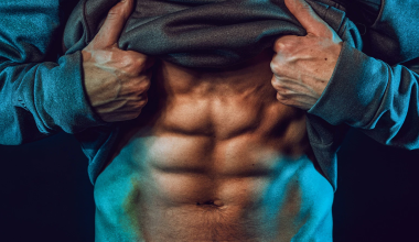 Andy Hao Tienan: Ο Κινέζος influencer που έχει ξοδέψει πάνω από 560.000 δολ. για να κάνει… ψεύτικους κοιλιακούς