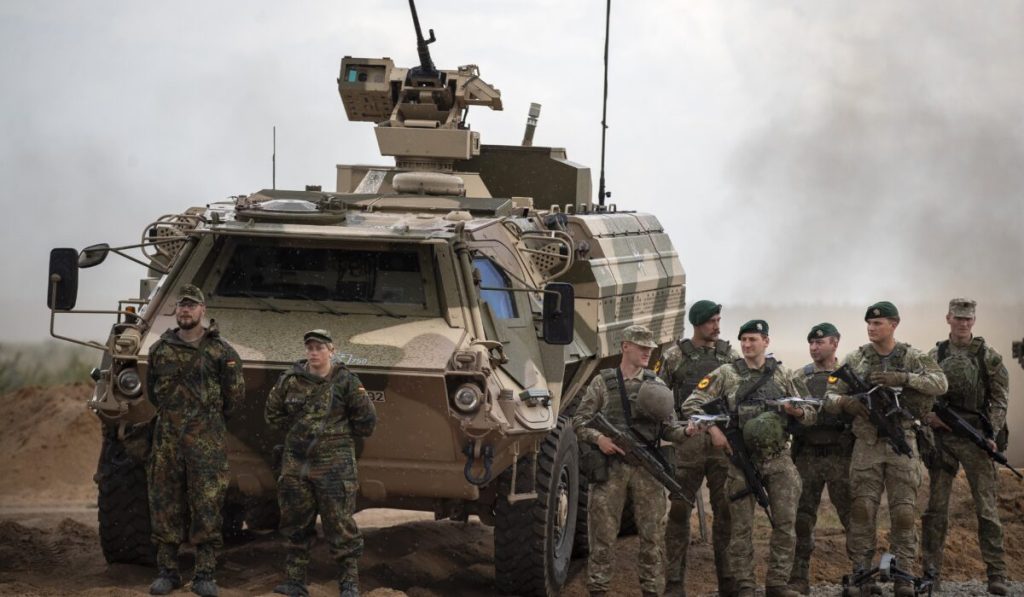 Η Γερμανία επαναφέρει την στρατιωτική θητεία: Όλοι οι 18χρονοι για ιατρικές εξετάσεις, κλήρωση και μισθό 2.600 ευρώ