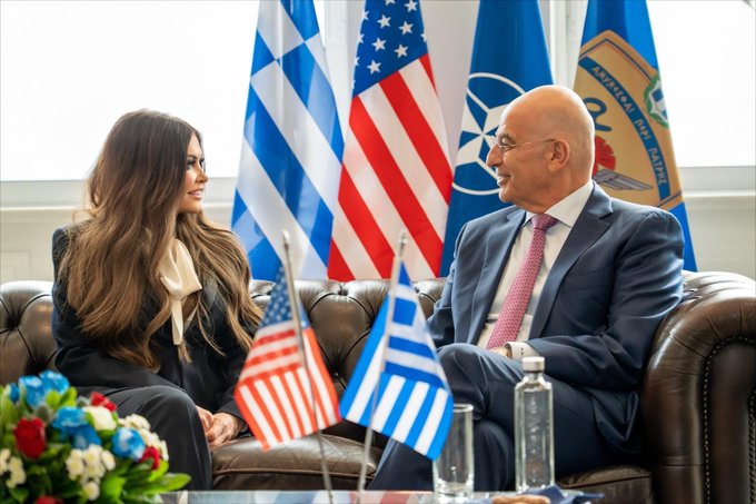 Κίμπερλι Γκιλφόιλ στη συνάντηση της με τον Νίκο Δένδια: «Να συνηθίσετε να με βλέπετε συχνά»