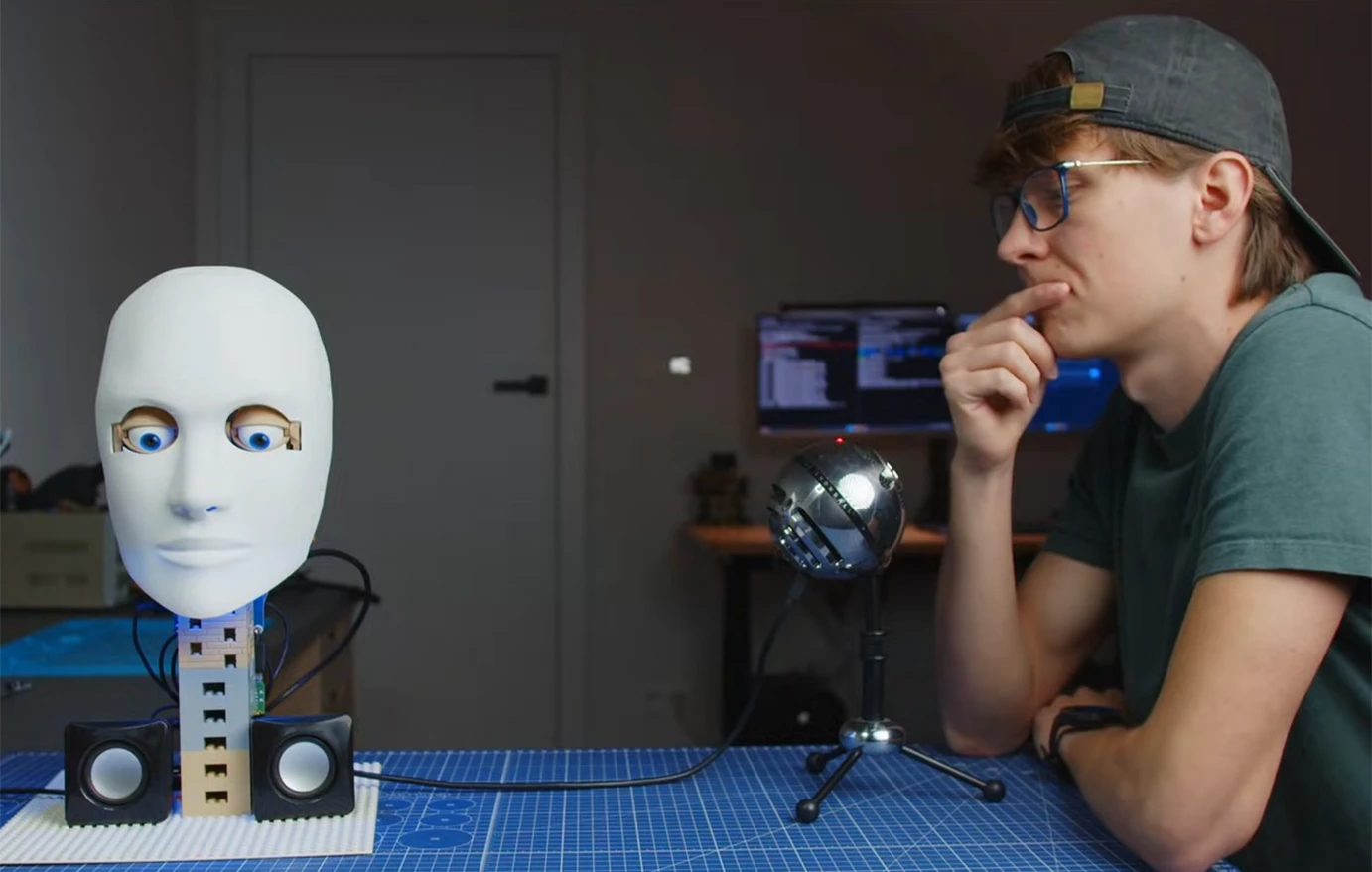 Πολωνός Youtuber κατασκεύασε ρομποτικό κεφάλι με τεχνητή νοημοσύνη που μιμείται τον Αριστοτέλη! (βίντεο)