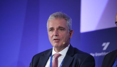 Ο Γ.Σκλήκας μία μέρα πριν παραιτηθεί ασφαλίστηκε με 461.000 ευρώ για τυχόν ζημιές στα ΕΛΤΑ