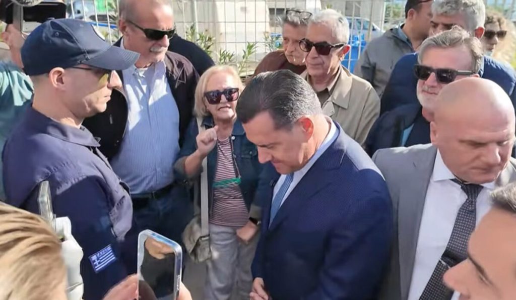 Υγειονομικοί κατά Α.Γεωργιάδη: «Έβαλες μαλλιά, δεν έβαλες μυαλά» (βίντεο)