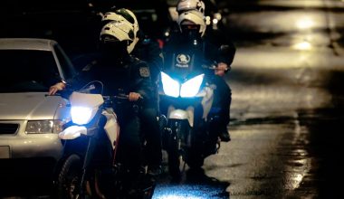 Πιστολίδι στον Άγιο Δημήτριο: Διαρρήκτες κατά αστυνομικών – Τρεις τραυματίες