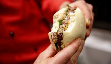 «Ο εγκέφαλος έχει υποστεί ανεπανόρθωτη βλάβη» – Τι είπε ο Μ.Γιαννάκος για τον 22χρονο που κατάπιε αμάσητο μπέργκερ