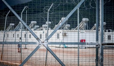 Σέρρες: Βίντεο ντοκουμέντο από τη στιγμή της απόπειρας απόδρασης παράνομων μεταναστών από την δομή στη Σιντική