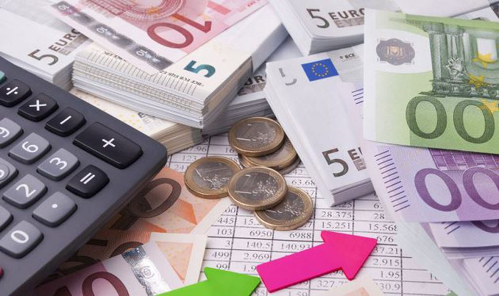 Δείτε τι πρέπει να κάνετε μέχρι τέλος του έτους για να πληρώσετε λιγότερους φόρους το 2026