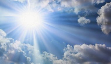 Καιρός: Aίθριος αύριο με τοπικές νεφώσεις – Ισχυροί άνεμοι στο Αιγαίο