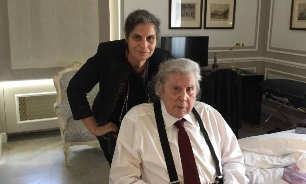 Μ.Θεοδωράκη: «Ο πατέρας μου είχε πολλές φορές τάσεις αυτοκτονίας» (βίντεο)