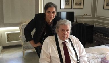 Μ.Θεοδωράκη: «Ο πατέρας μου είχε πολλές φορές τάσεις αυτοκτονίας» (βίντεο)