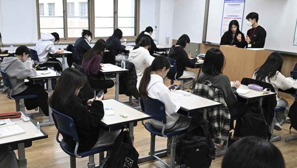 Ν.Κορέα: Διακόπηκαν για μισή ώρα όλες οι πτήσεις για τους μαθητές που έδιναν εξετάσεις εισαγωγής στο πανεπιστήμια