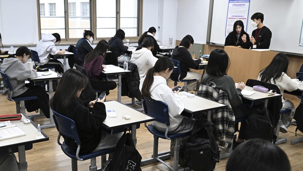 Ν.Κορέα: Διακόπηκαν για μισή ώρα όλες οι πτήσεις για τους μαθητές που έδιναν εξετάσεις εισαγωγής στο πανεπιστήμια