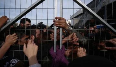 Αύριο δικάζονται οι παράνομοι μετανάστες για την εξέγερση στην δομή της Σιντικής