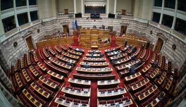 Αντιπαράθεση κυβέρνησης-αντιπολίτευσης για την ευλογιά των αιγοπροβάτων