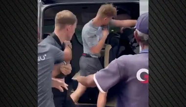 Άγριο ξύλο σε εκδρομή στην Ταϊλάνδη: Η στιγμή που Βρετανός επιτίθεται σε Άραβα – Δείτε βίντεο