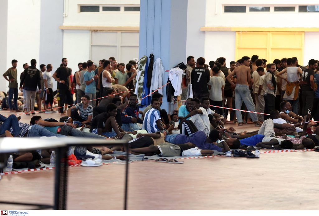 Επιμένει ο Πλεύρης: «Οι παράνομοι μετανάστες είτε θα επιστρέψουν αυτοβούλως είτε θα φυλακιστούν και θα επιστρέψουν»