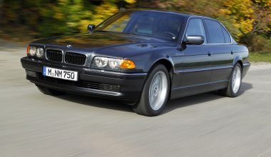 BMW 750i E38: Ναι, μπορεί να την αγοράσει ο «καθένας» (βίντεο)