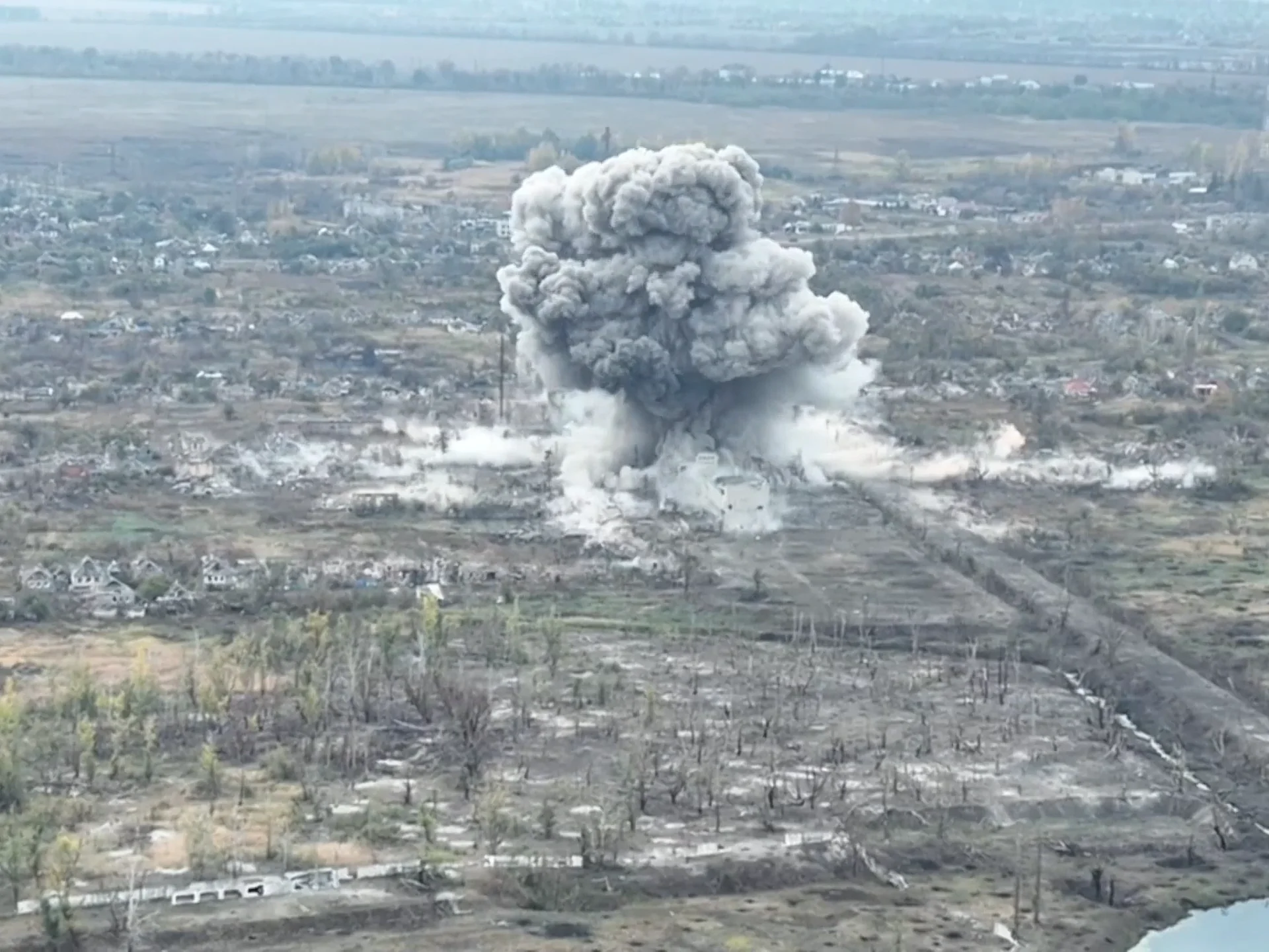 Μίρνογκραντ: Νέα ρωσική αεροπορική προσβολή με τη βόμβα «τέρας» των 3 τόνων κατά Ουκρανών πεζοναυτών