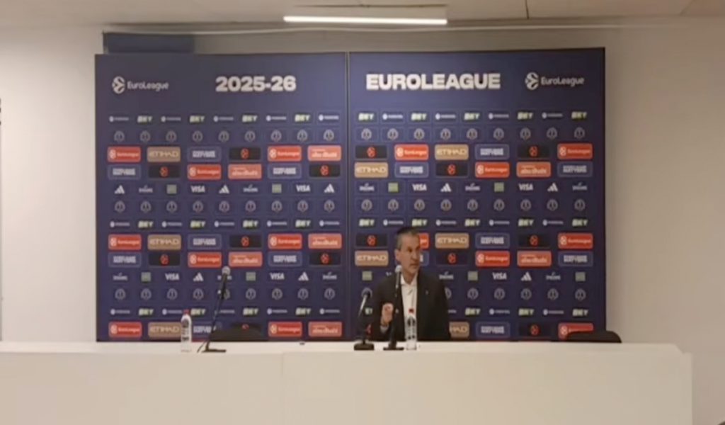 Άβολο: Ο προπονητής της Βαλένθια έφυγε γιατί δεν υπήρχε κανένας δημοσιογράφος για συνέντευξη (βίντεο)