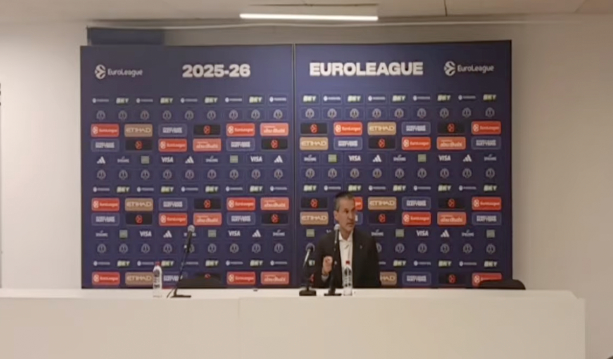 Άβολο: Ο προπονητής της Βαλένθια έφυγε γιατί δεν υπήρχε κανένας δημοσιογράφος για συνέντευξη (βίντεο)