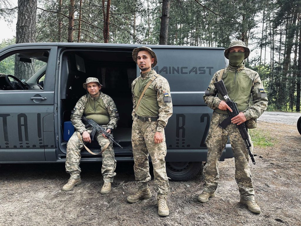 Η στιγμή που Ουκρανοί στρατολόγοι ξυλοκοπούν άγρια άνδρα: Δείτε βίντεο