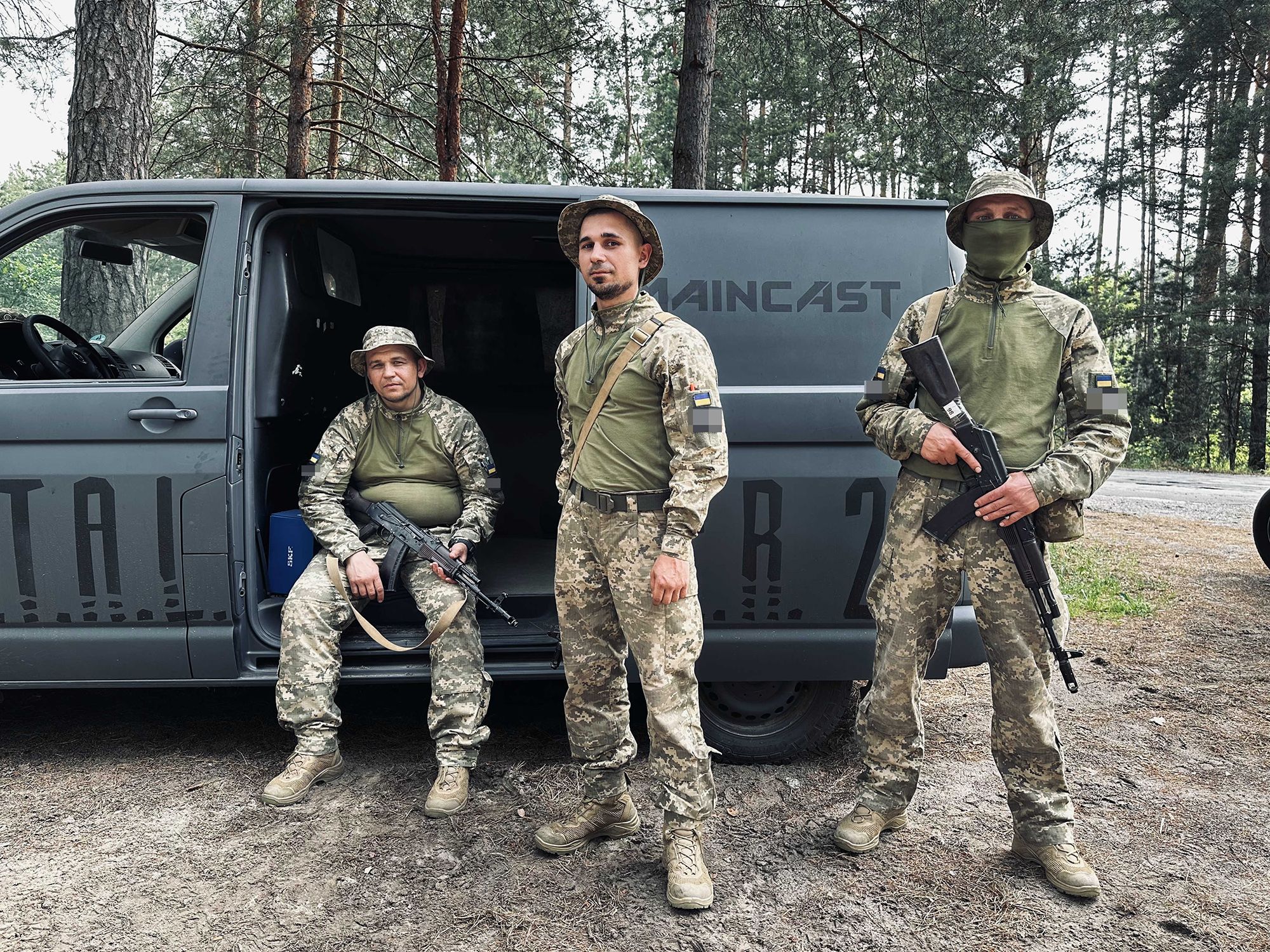 Η στιγμή που Ουκρανοί στρατολόγοι ξυλοκοπούν άγρια άνδρα: Δείτε βίντεο