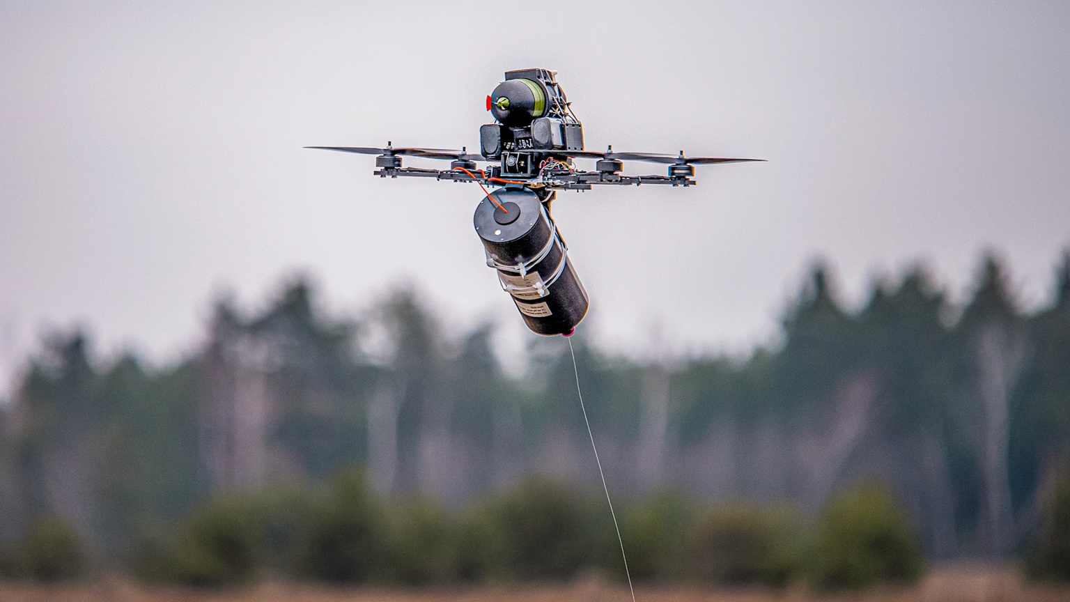 Βίντεο: Ρωσικά FPV οπτικών ινών κατέγραψαν κατεστραμμένα ουκρανικά οχήματα μεταξύ Ποκρόφσκ και Μίρνοχραντ