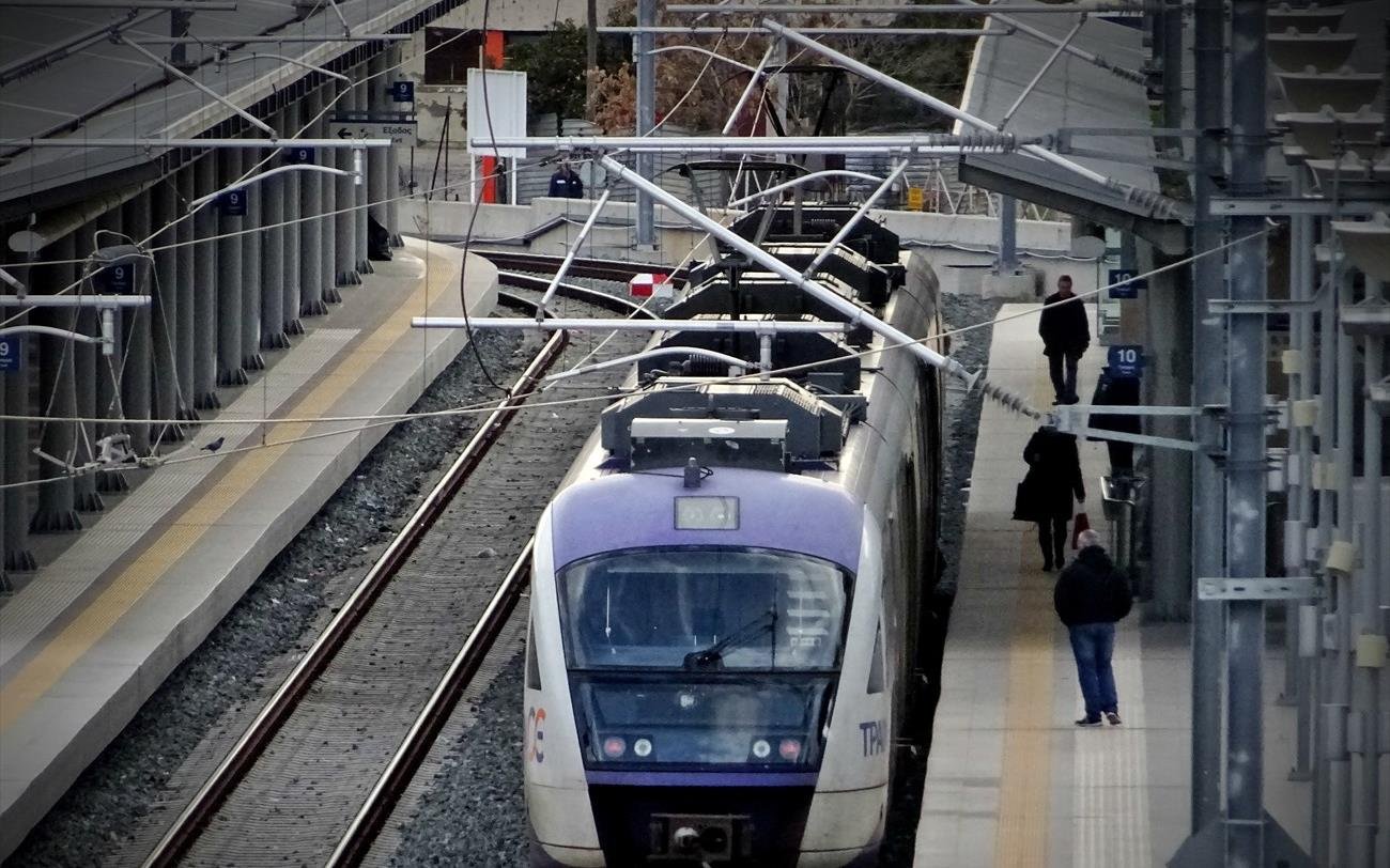 Ταλαιπωρία για 95 επιβάτες: Ακινητοποιήθηκε τρένο της Hellenic Train έξω από τη Λάρισα