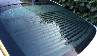 Έχετε αναρωτηθεί ποτέ; – Τι είναι οι γραμμές που υπάρχουν στο πίσω τζάμι του αυτοκινήτου σας;