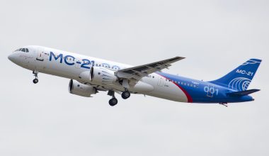 Το πρώτο ρωσικό αεροσκάφος MC-21 εξ ολοκλήρου κατασκευασμένο στην Ρωσία πέταξε από το Ιρκούτσκ στη Μόσχα (βίντεο)
