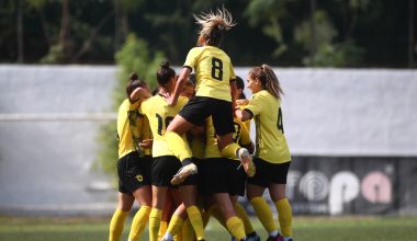 Επεισόδια στο ντέρμπι του ποδοσφαίρου γυναικών: Παίκτριες της ΑΕΚ και του Παναθηναϊκού πιάστηκαν στα χέρια (βίντεο)