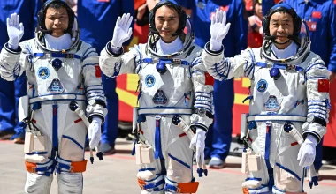 Επέστρεψαν στη Γη οι Κινέζοι αστροναύτες που ήταν εγκλωβισμένοι στον διαστημικό σταθμό Τιανγκόνγκ (βίντεο)