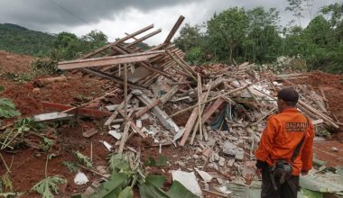 Ινδονησία: 11 νεκροί και 12 αγνοούμενοι από την κατολίσθηση στο νησί Ιάβα