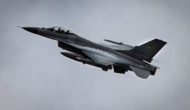 Ουκρανικό F-16 βομβάρδισε ρωσικές αποθήκες οπλισμού στο αεροδρόμιο του Ντονέτσκ (φωτο)
