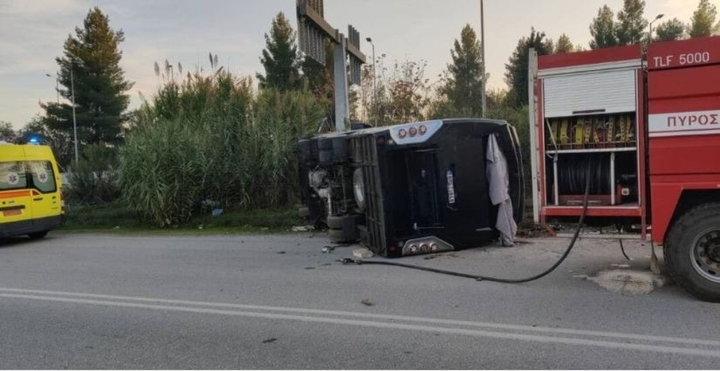 Βόλος: Ανετράπη λεωφορείο με 30 επιβάτες στην παλιά Εθνική Οδό – Τουλάχιστον 14 τραυματίες (φωτο)