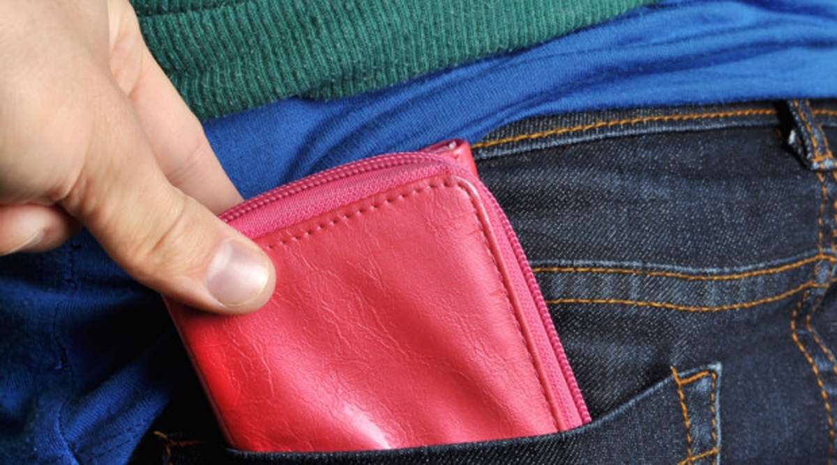 Συνελήφθησαν δύο 13χρονοι που έκλεψαν το πορτοφόλι 19χρονης στο Μετρό «Κορυδαλλός»